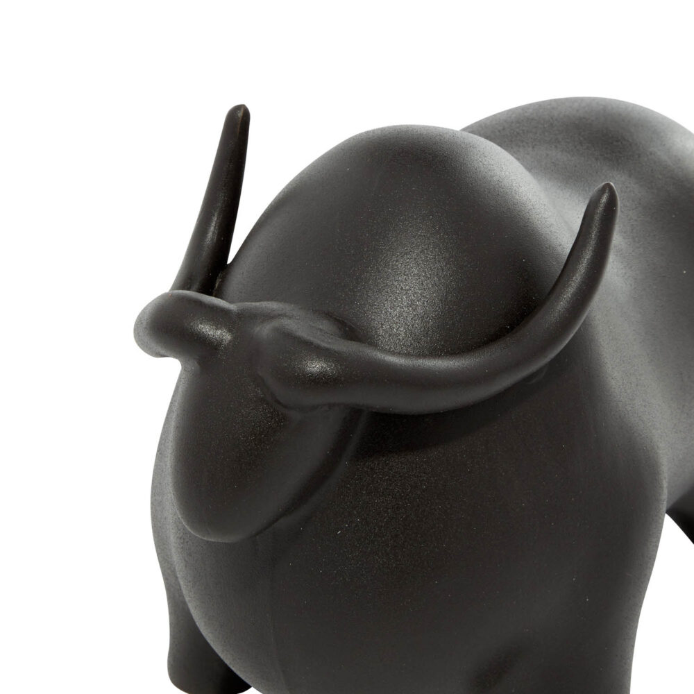 Bull Scuplture - Image 4